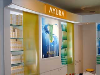 製作例：新宿デパート化粧品店