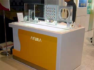 製作例：新宿デパート化粧品店