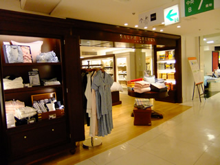 施工例：デパートテナント　2010年