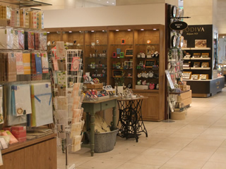 施工例：デパートテナント　2010年